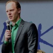 Pastor Christoph Petersen Ev. Freikirchliche Gemeinde bei der Dialogpredigt.